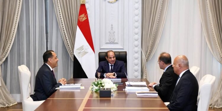 السيسي يوجه بإطلاق حزمة التسهيلات الضريبية الثالثة ويكلف بتشكيل لجان لمتابعة الشواطئ والمشروعات العقارية