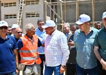 محافظ أسوان يلتقى رئيس الهيئة العربية للتصنيع لمتابعة مشروعات ” حياة كريمة ” ومعدلات التنفيذ بالمشروعات الخدمية