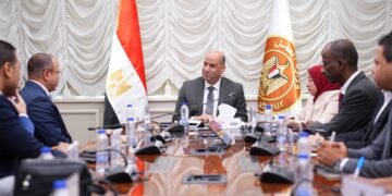 وزير العمل وقيادات مستشفى “السعودي الألماني” بالقاهرة يتفقان على التوسع في” التدريب من أجل التشغيل” بالمهن الطبية.