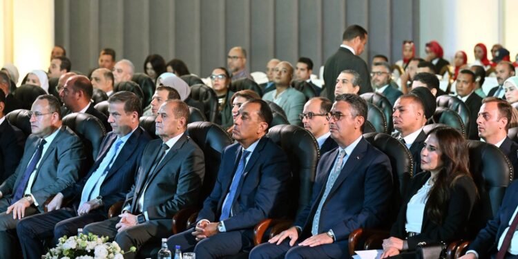مدبولي يعلن 100 رحلة عمرة لذوي ضحايا ومصابي حادث الإسماعيلية