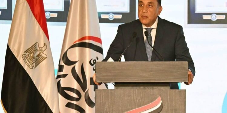 رئيس الوزراءيستهل كلمته  في فعالية صندوق تحيا مصر بالعزاء والمواساة لأسر ضحايا حادث الإسماعيلية