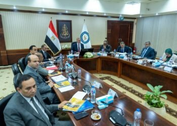 وزير البترول: تطوير معامل تكرير السويس وزيادة ضخ الخام أولوية لزيادة الإنتاج وتعظيم الاستفادة من كل برميل