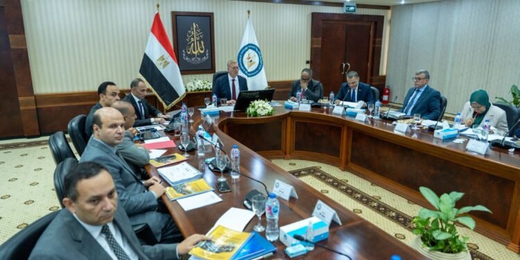 وزير البترول: تطوير  معامل تكرير السويس وزيادة ضخ الخام أولوية لزيادة الإنتاج وتعظيم الاستفادة من كل برميل
