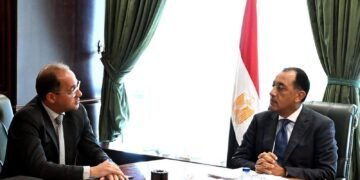 رئيس الوزراء يبحث مع وزير المالية تحسن مؤشرات الاقتصاد وتطوير الخدمات الضريبية