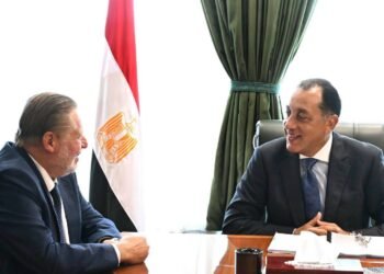 رئيس الوزراء يلتقي محافظ البنك المركزي لمتابعة جهود التنسيق المشترك في عدد من الملفات الاقتصادية