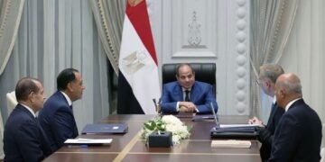 الرئيس السيسي يوجه بتشجيع الاستثمار في البترول وتعظيم القيمة المضافة من الثروات المعدنية