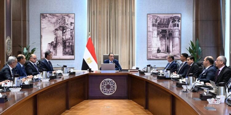 رئيس الوزراء يتابع جهود توافر السلع وضبط حركة الأسواقرئيس الوزراء يتابع جهود توافر السلع وضبط حركة الأسواق