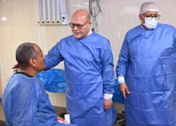 .دعماََ لجهود الدولة فى القضاء على قوائم الانتظار..*خلال 24 ساعة.. قسم طب وجراحة العيون بمستشفى سوهاج الجامعي ينجح في زراعة 57 عدسة لمرضى المياه البيضاء
