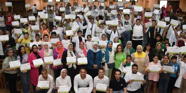 جامعة عين شمس تستضيف طلاب جامعة الطفل ضمن فعاليات البرنامج