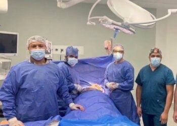 فريق جراحة القلب والصدر بمستشفي الطوارئ بجامعة سوهاج ينقذ مصابًا من طعنة نافذة بالصدر