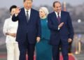 بحفاوة شعبية.. السيسي يستقبل الرئيس الصيني بمطار القاهرة في مستهل زيارة رسمية