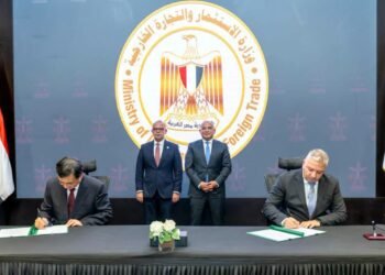الإستثمار والتجارة الخارجية تشهد توقيع خطاب نوايا لمشروع صيني متكامل للإطارات بالسخنة موجه 95% منه للتصدير