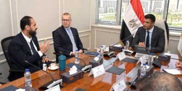 وزير الصناعة يبحث مع “كيكيلا” الأوروبية إقامة مصنع لإنتاج التربة البديلة بالتعاون مع “أجري فينتشر”