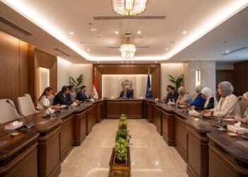 رئيس هيئة الدواء المصرية يبحث مع شركة «بيرنا» المكسيكية آفاق الاستثمار والتعاون الدوائي