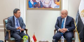 رئيس اقتصادية قناة السويس يستقبل سفير سنغافورة لبحث تعزيز التعاون الاستثماري