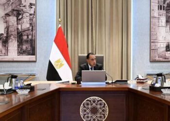 رئيس الوزراء يتابع ملفات عمل المركز الوطني لتخطيط استخدامات أراضي الدولة
