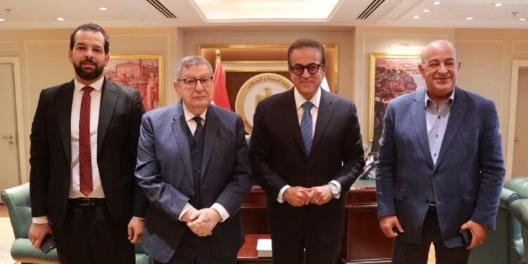 وزير الصحة يلتقي رئيس ونائب رئيس حزب المؤتمر لبحث سبل التعاون والإشادة بجهود الارتقاء بالخدمات الطبية