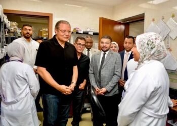 رئيس الرقابة الصحية يتفقد منشآت التأمين الصحي الشامل بالأقصر و تطبيق معايير الجودة