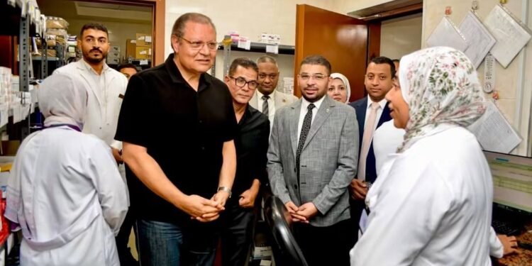رئيس الرقابة الصحية يتفقد منشآت التأمين الصحي الشامل بالأقصر و تطبيق معايير الجودة