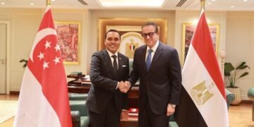 عبدالغفار يستقبل وزير الدولة لوزارتي الداخلية والخارجية بسنغافورة لوضع خطة تستهدف تقديم المساعدات الإنسانية لقطاع غزة