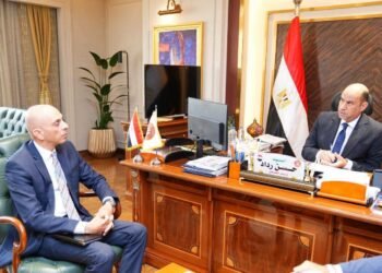وزير العمل يلتقي السفير المصري الجديد لدى لبنان لبحث ملفات التعاون المشترك وأوضاع العمالة المصرية