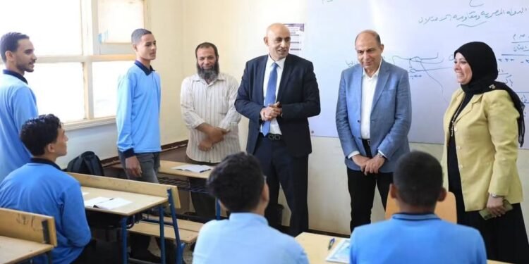 وزير التربية والتعليم ومحافظ المنيا يتفقدان عددًا من مدارس المحافظة لمتابعة انتظام العملية التعليمية