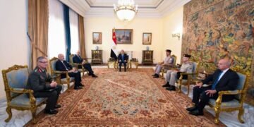 السيسي لوزير دفاع اليونان: التعاون العسكري ركيزة للشراكة ومكافحة الإرهاب والهجرة غير الشرعية