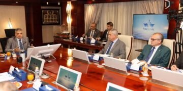 الفريق أسامة ربيع: “السياسات المرنة والتواصل الفعال مع العملاء أثمر عن عودة عدد كبير من الخدمات الملاحية للعبور من القناة”