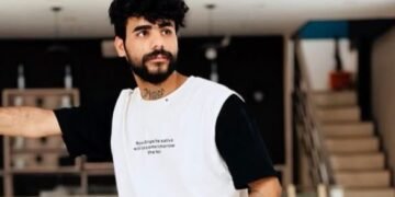عامر كامل غانم يطرح أحدث أعماله الغنائية «أوف منك»