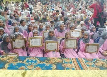 قرية الشيخ زين الدين شمال محافظة سوهاج تكرم 400 طالب وطالبة من حفظة القران الكريم