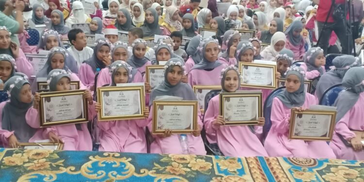 قرية الشيخ زين الدين شمال محافظة سوهاج تكرم 400 طالب وطالبة من حفظة القران الكريم