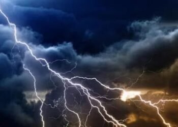 احذروا ضربات البرق والرعد.. الأرصاد: سحب رعدية ممطرة تؤثر بقوة على عدة مناطق
