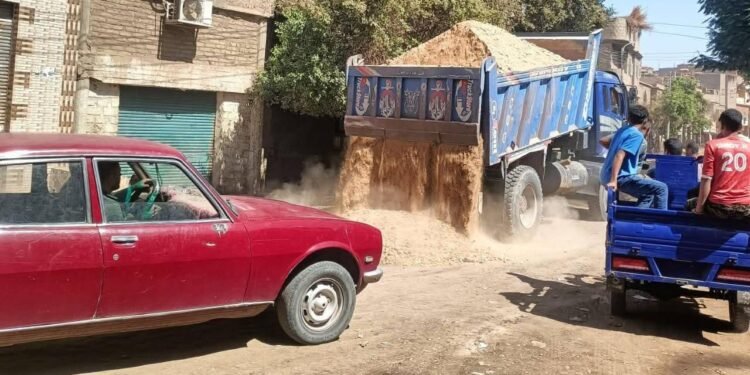 جهود مستمرة وتنمية واعدة في سوهاج.. الإعلامي محمد عاشور أبو عبد الحميد يوجه شكره للقيادات التنفيذية ويطالب بسرعة رصف طريق أولاد سلامة