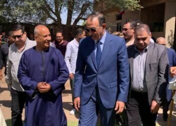 محافظ سوهاج يترأس موكبًا حاشدًا لزيارة منزل الإعلامي الكبير أحمد موسى بقرية “شطورة” بطهطا للاطمئنان على صحته
