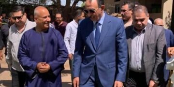 محافظ سوهاج يترأس موكبًا حاشدًا لزيارة منزل الإعلامي الكبير أحمد موسى بقرية “شطورة” بطهطا للاطمئنان على صحته