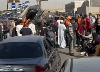 انقلاب سيارة ملاكي على محور جمال عبد الناصر بالقاهرة