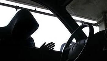 أمن الجيزة يضبط المتهمين بسرقة سيارة في مدينة 6 أكتوبر