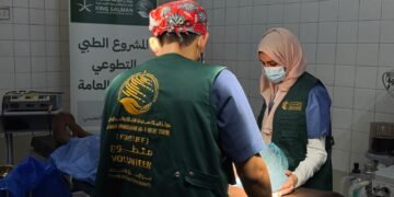 مركز الملك سلمان يعزز صحة السودان ومياهه بـ 4 محطات أكسجين وجراحات تطوعية