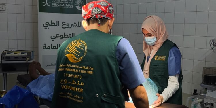 مركز الملك سلمان يعزز صحة السودان ومياهه بـ 4 محطات أكسجين وجراحات تطوعية