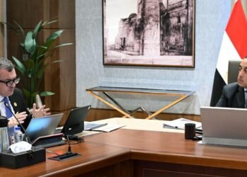 رئيس الوزراء يتابع مع وزير التخطيط والتنمية الاقتصادية أهم ملفات العمل