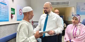 رئيس قطاع الصعيد يتفقد مركز أورام أسوان ويستمع لشكاوى المنتفعين لرفع جودة الخدمات الصحية