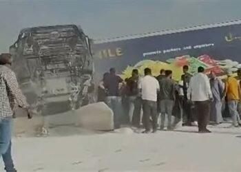تصادم سيارة نقل وملاكي أعلى طريق مصر الإسماعيلية الصحراوي