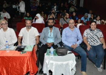 بالأمس.. إقبال جماهيري على مسابقة المونودراما بـ«آفاق مسرحية»**