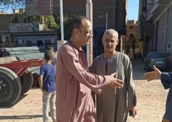 جهود مكثفة ومتابعة ميدانية.. الشيباني وأبو خروف يتابعان أعمال رصف وتمهيد طريق الشيخ محمد صديق المنشاوي