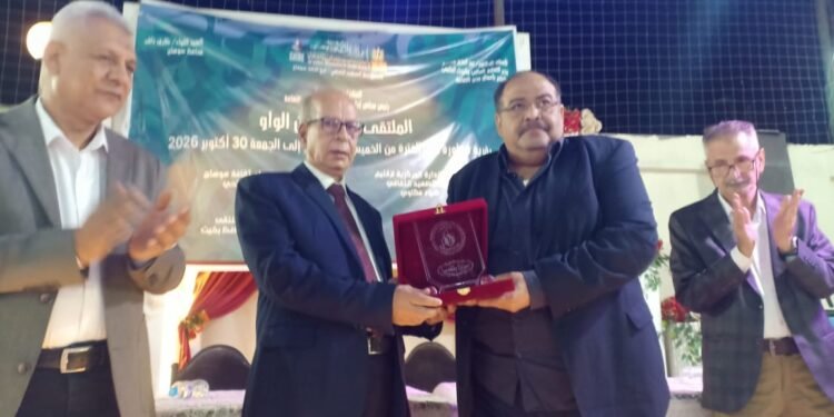 اقليم ثقافة وسط الصعيد يكرم الشاعر الدكتور عبد الحافظ متولي في مؤتمر فن الواو بقرية شطورة